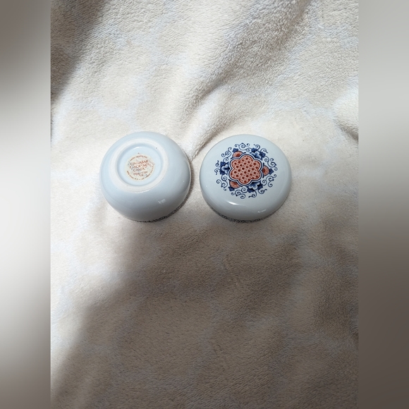 3/$30. Estee Lauder Cinnabar Fragrance Candle Porcelain container. Trinket Box - Picture 3 of 3